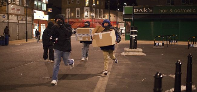 Late night lootersgroup youths run through the streets Dalston  east London  after breaking into the area Kingsland shopping centre