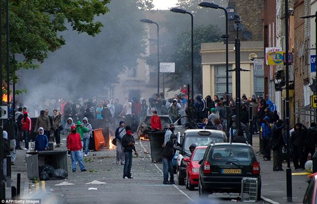 Taking over the streetslarge crowd gathered this street Hackney  east London  before clashing with police